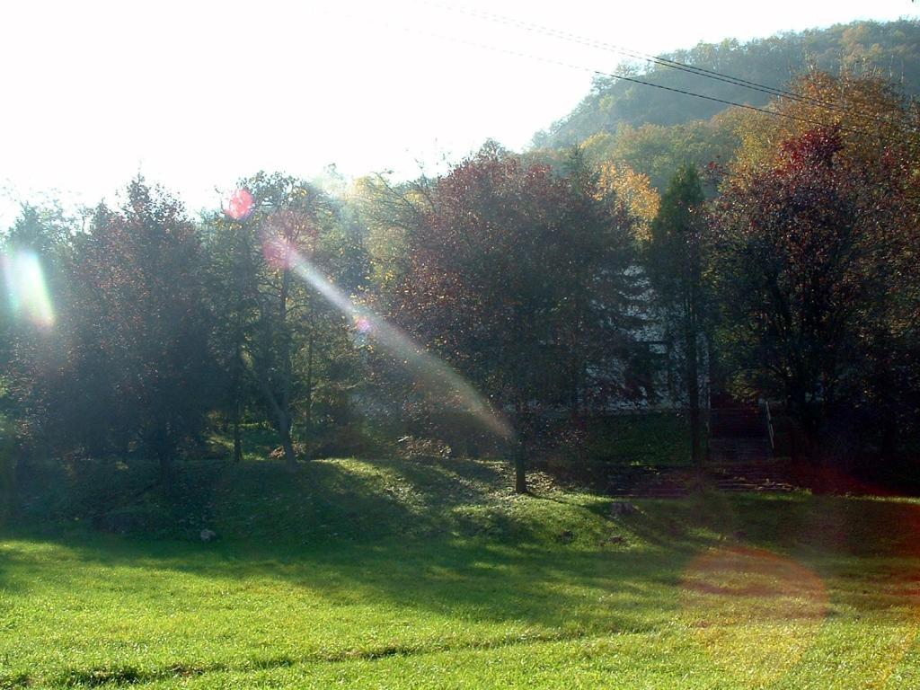 לינה וארוחת בוקר אסטרגום Vadregeny Panzio מראה חיצוני תמונה
